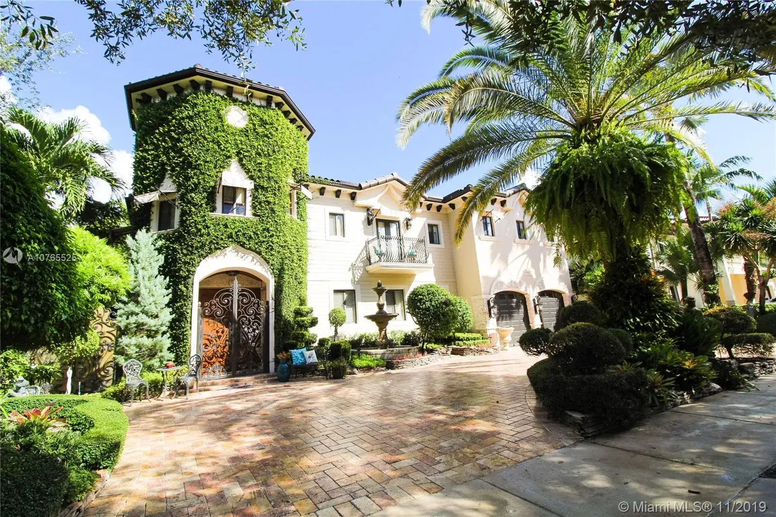 6 bedroom 5 bath Residential for sale at 7813 NW 165th St, Miami Lakes FL 33016