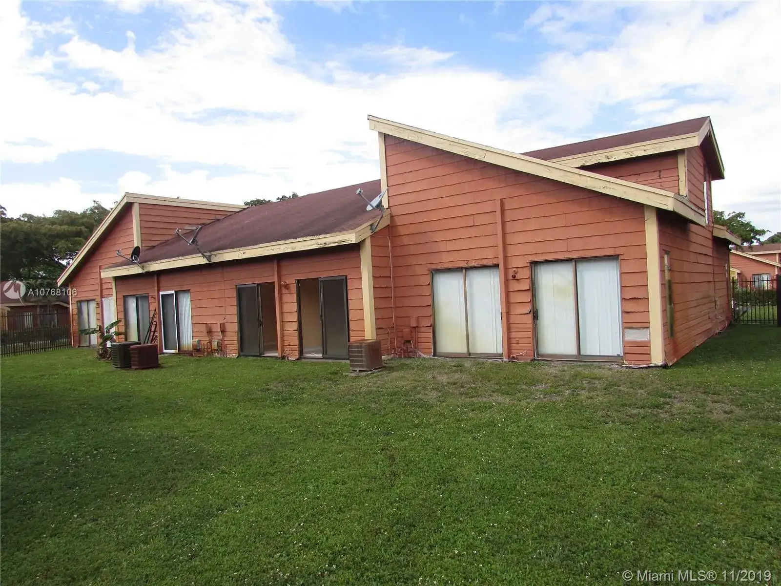2 bedroom 1 bath Residential Lease for rent at 5510 NW 24th St, Lauderhill FL 33313