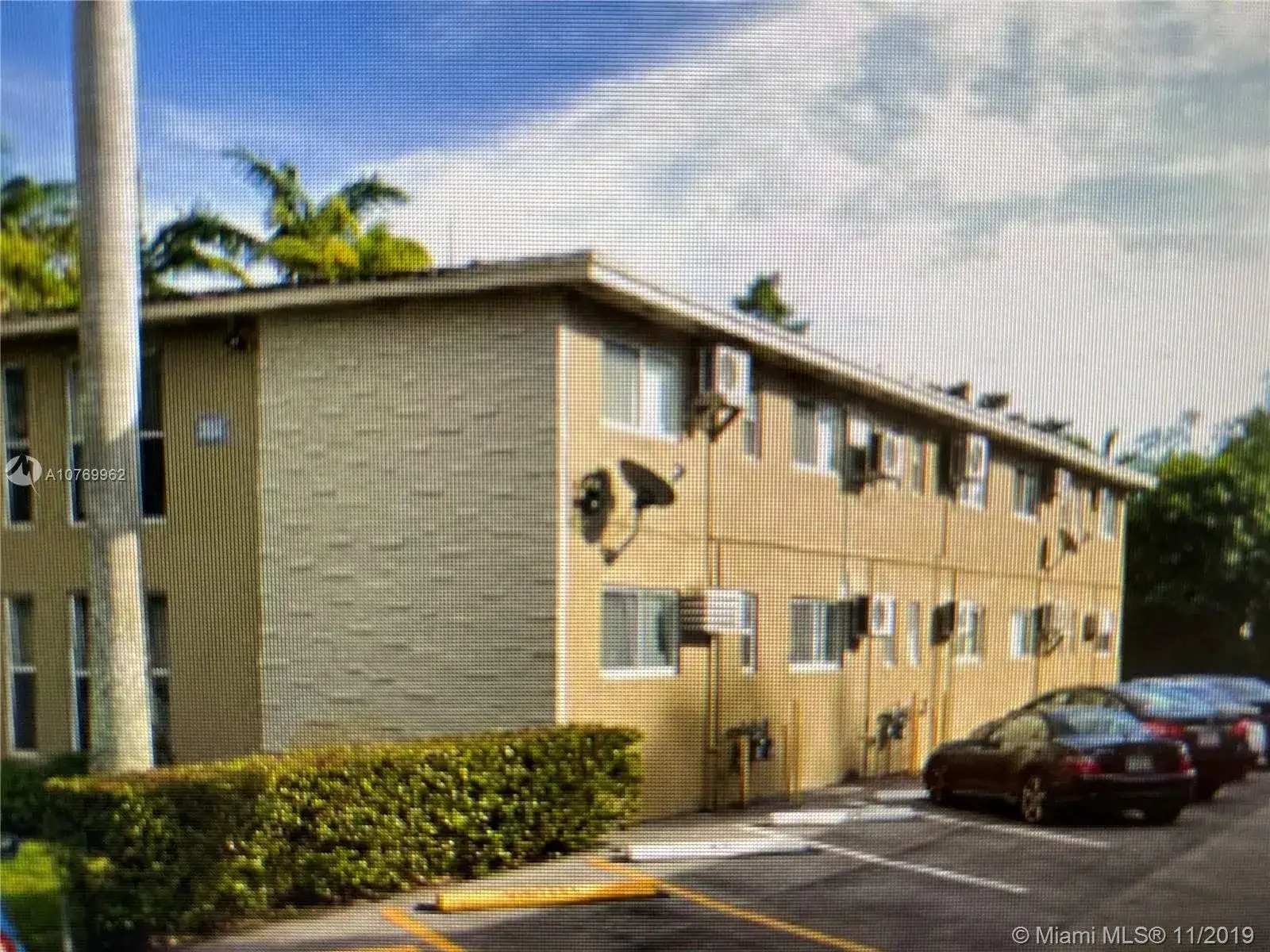 1 bedroom 1 bath Residential Lease for rent at 6340 SW 79th St # 19, South Miami FL 33143