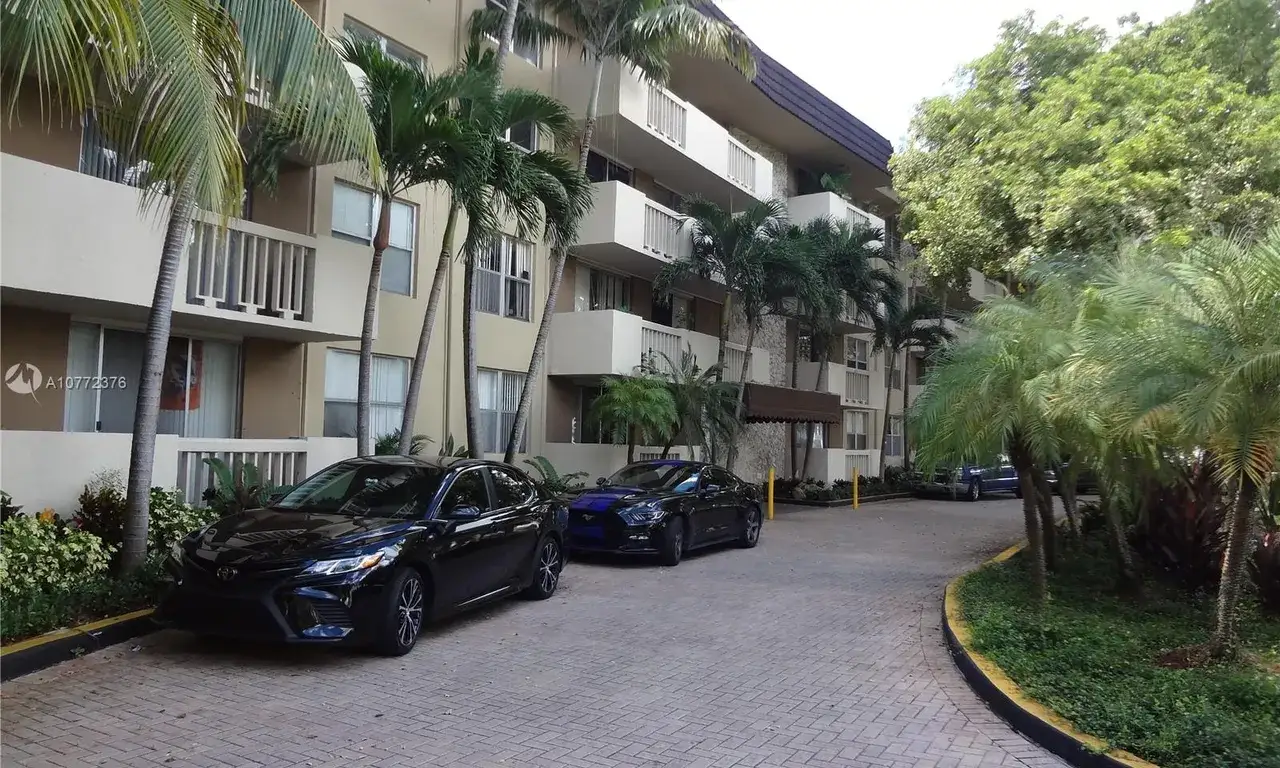 1 bedroom 1 bath Residential for sale at 1800 Sans Souci Blvd # 225, North Miami FL 33181