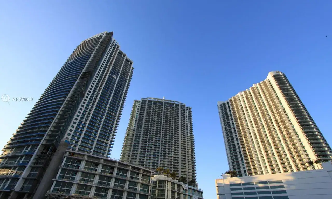 2 bedroom 2 bath Residential for sale at 92 SW 3rd St # 2010, Miami FL 33130