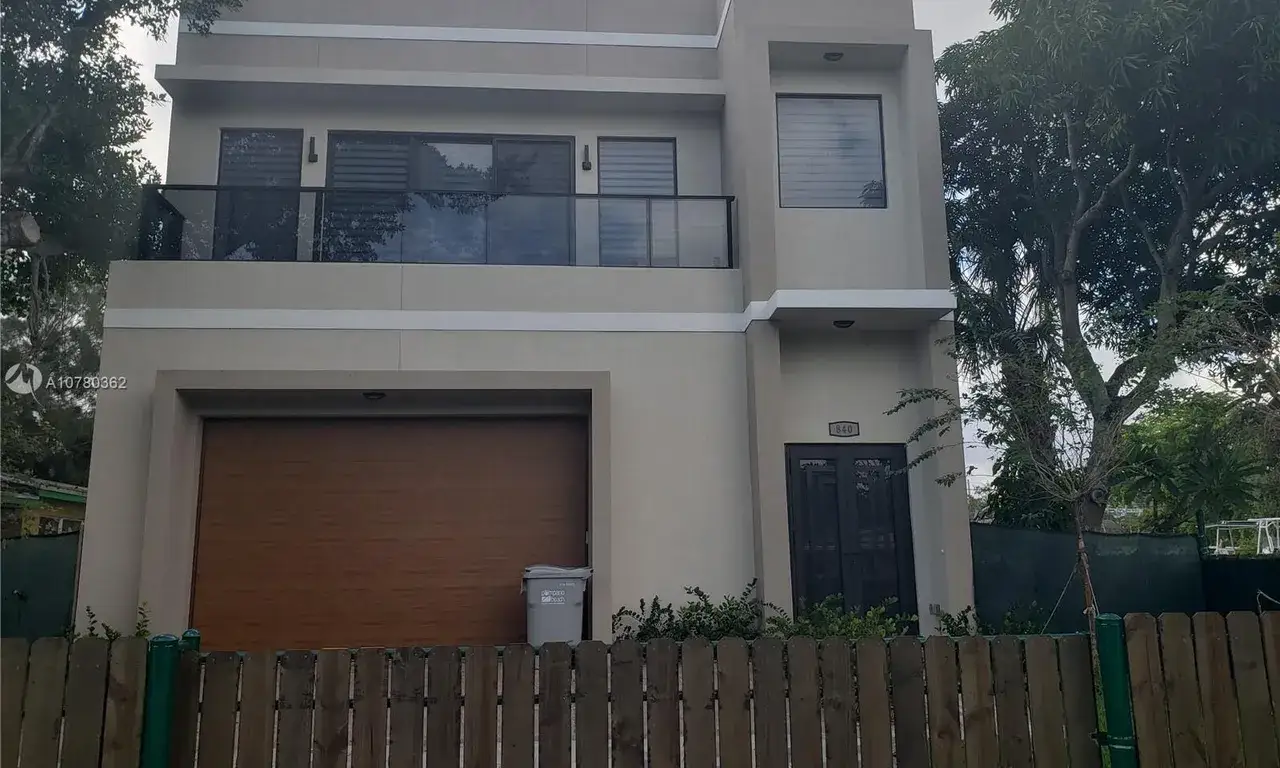 2 bedroom 1 bath Residential Lease for rent at 840 SW 14th St, Pompano Beach FL 33060