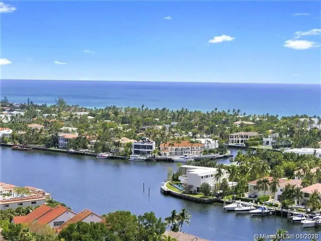 2 bedroom 3 bath Residential for sale at 19400 Turnberry Way # 2032, Aventura FL 33180