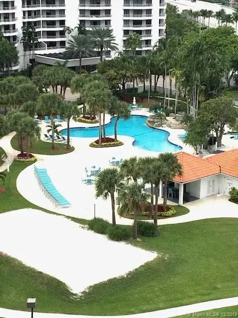 2 bedroom 2 bath Residential for sale at 3300 NE 192nd St # 1002, Aventura FL 33180