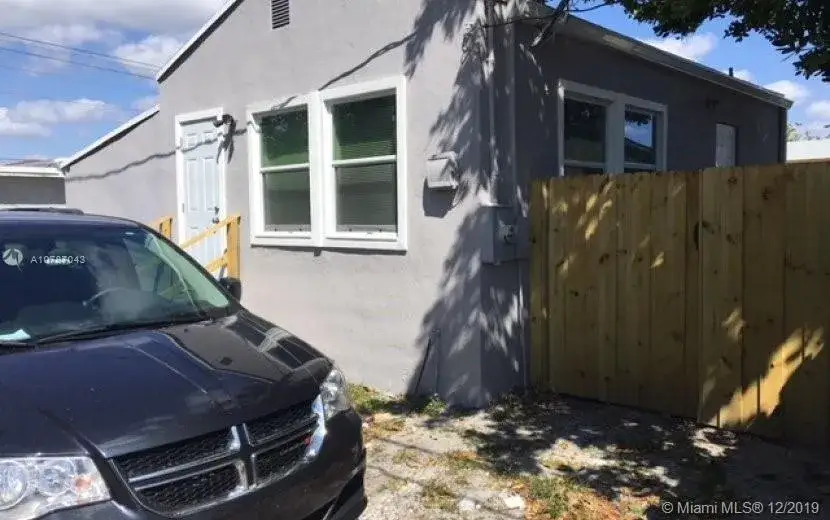 3 bedroom 2 bath Residential Lease for rent at 2128 Cleveland St # A, Hollywood FL 33020