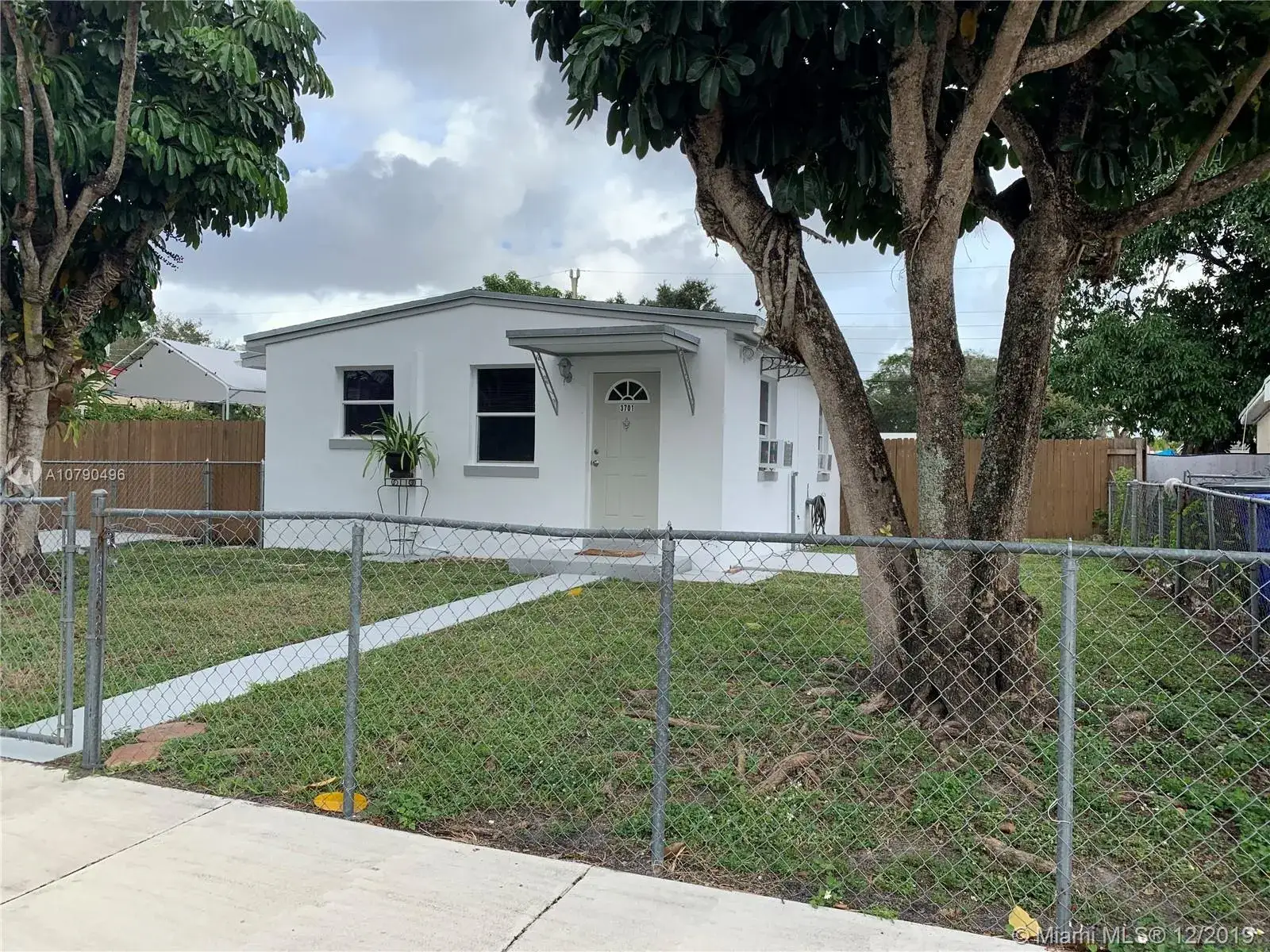 2 bedroom 1 bath Residential Lease for rent at 3701 SW 45th Ter, West Park FL 33023