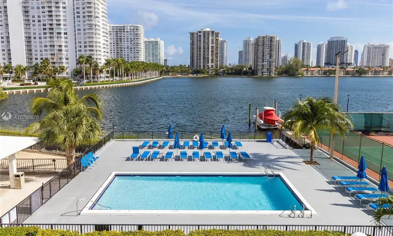 1 bedroom 1 bath Residential Lease for rent at 2750 NE 183rd St # 201, Aventura FL 33160