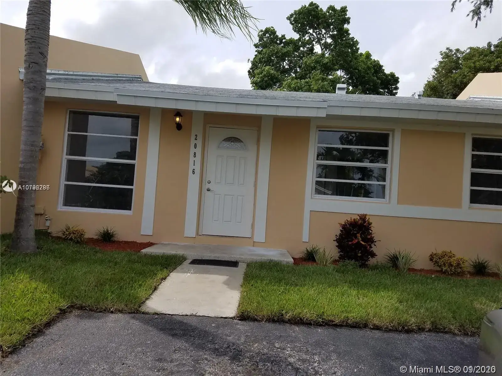 3 bedroom 2 bath Residential for sale at 20816 SW 103rd Pl, Cutler Bay FL 33189