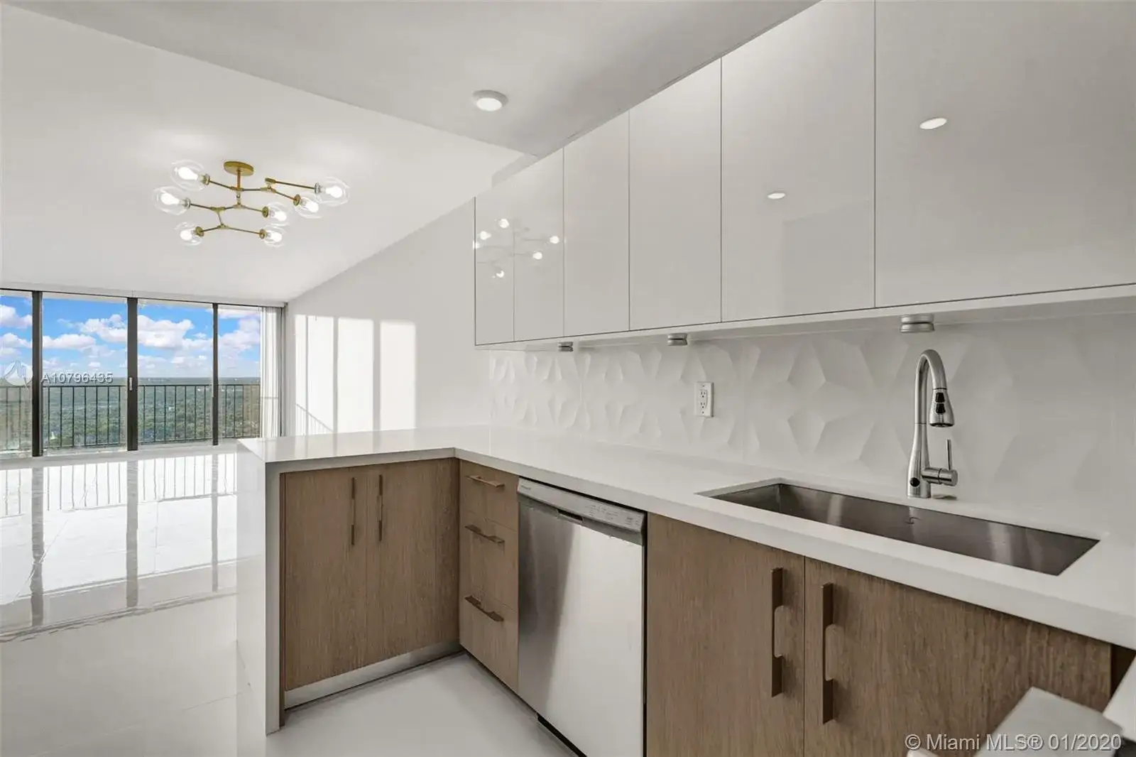1 bedroom 1 bath Residential for sale at 2401 S Ocean Dr # B6, Hollywood FL 33019