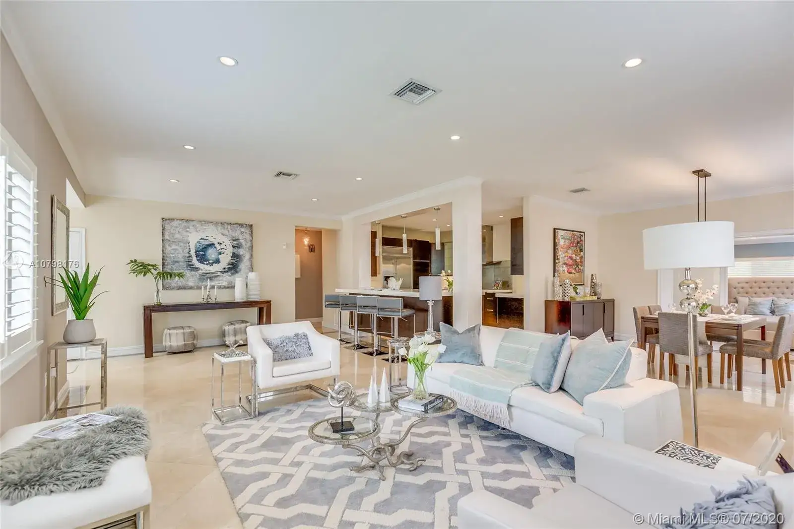 3 bedroom 2 bath Residential for sale at 4323 N Bay Rd, Miami Beach FL 33140