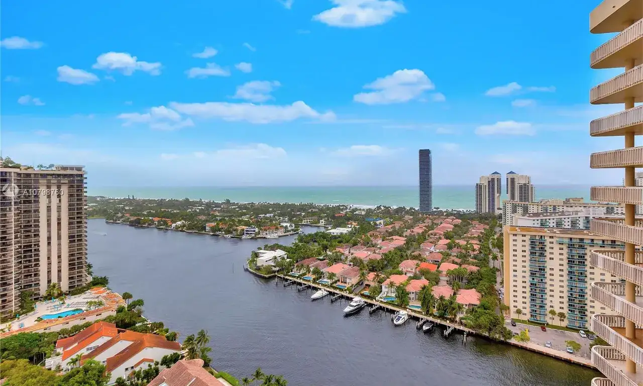 2 bedroom 2 bath Residential for sale at 19355 Turnberry Way # 25A, Aventura FL 33180
