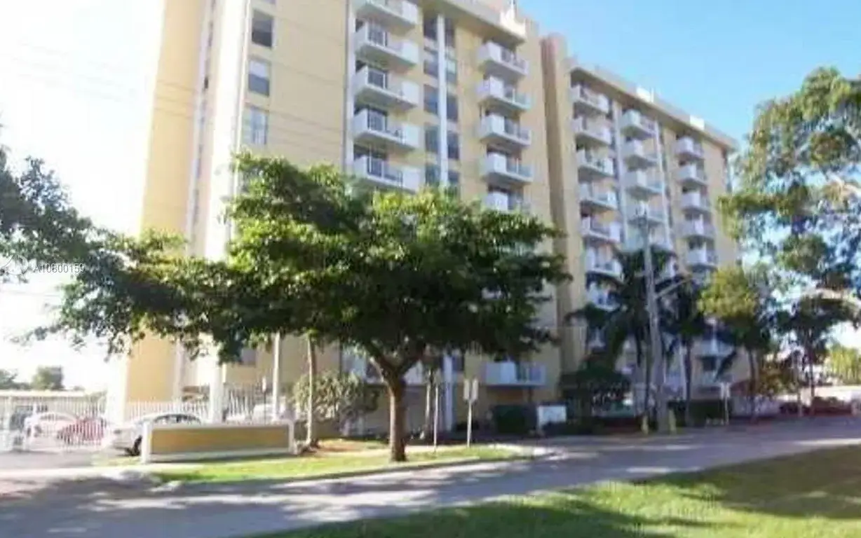 2 bedroom 2 bath Residential for sale at 2000 NE 135th St # 504, North Miami FL 33181