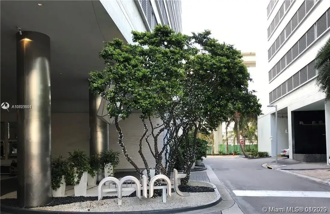 2 bedroom 2 bath Residential Lease for rent at 92 SW 3rd St # 2306, Miami FL 33130
