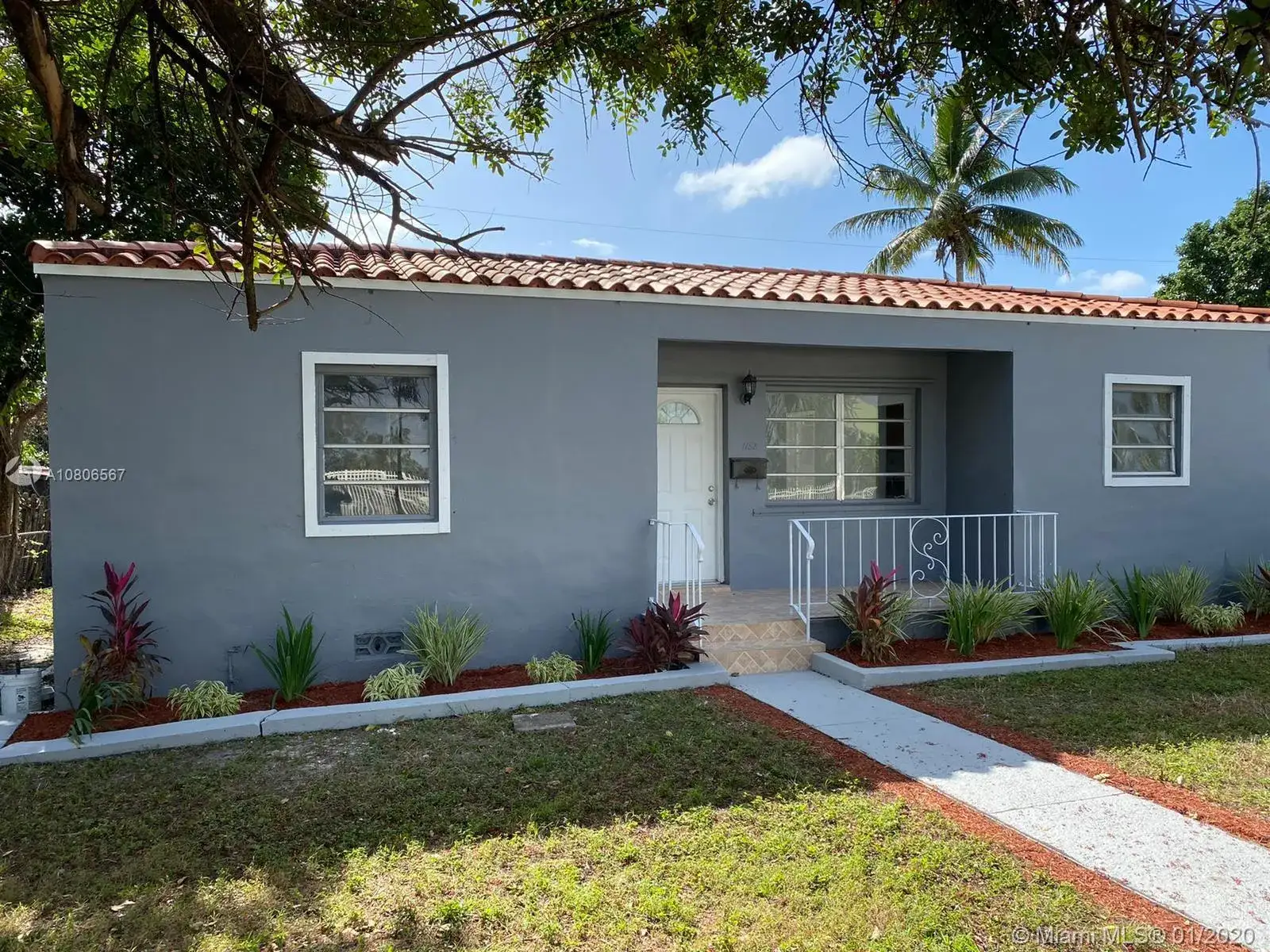 Commercial Sale for sale at 152 NE 167th St, Miami FL 33162