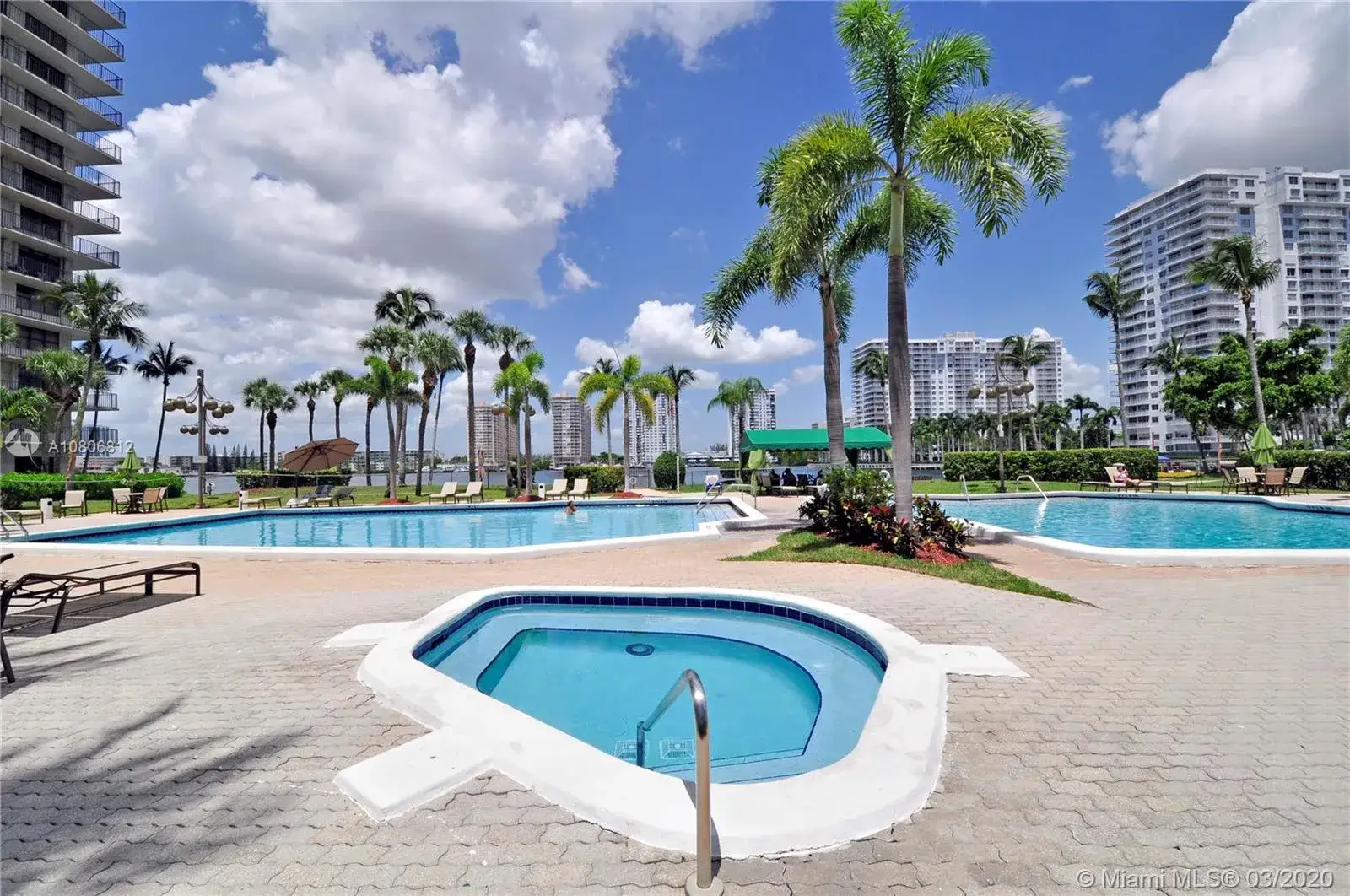 1 bedroom 1 bath Residential for sale at 18151 NE 31st Ct # 211, Aventura FL 33160