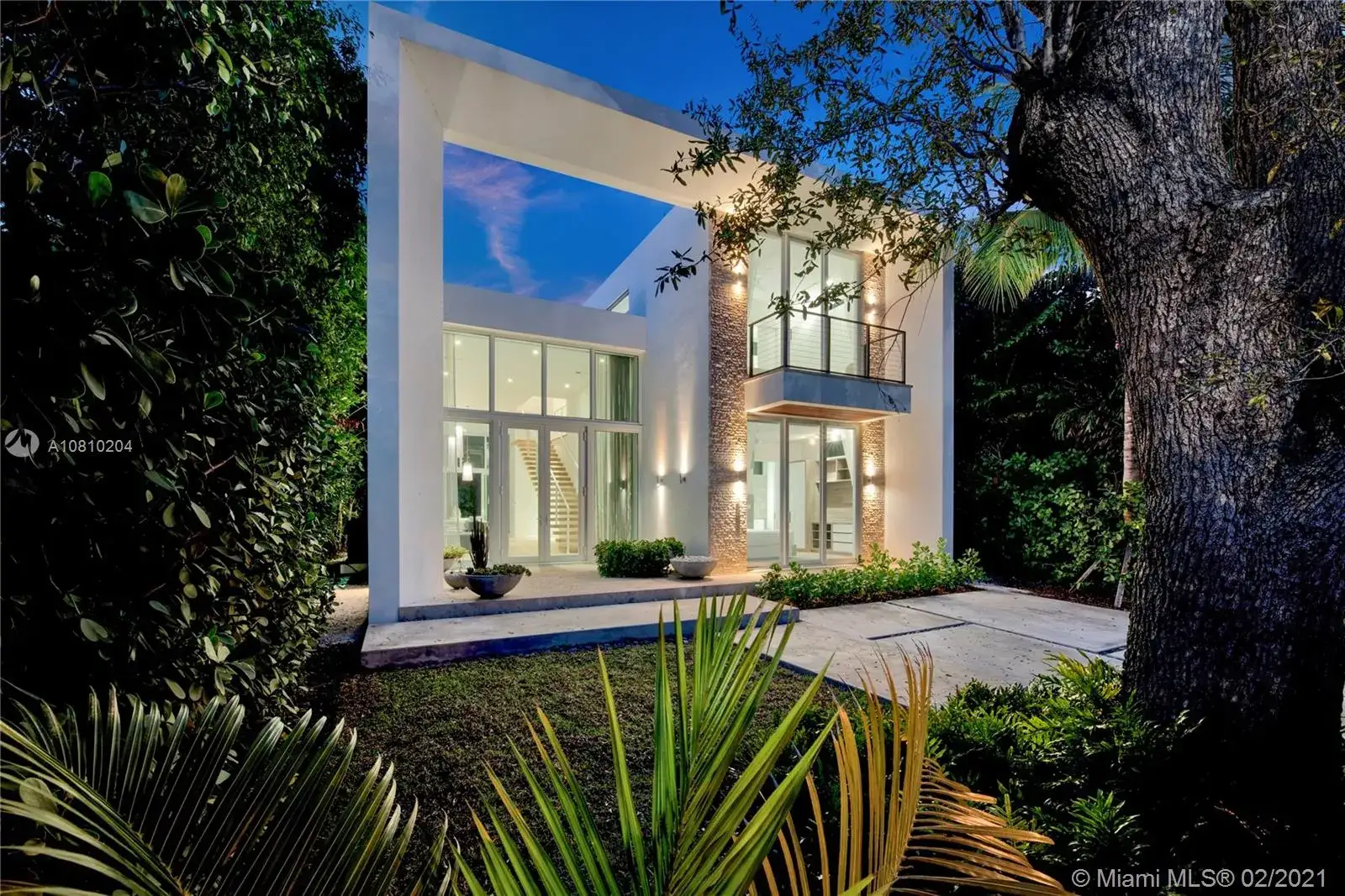 4 bedroom 4 bath Residential for sale at 335 W 46th St, Miami Beach FL 33140