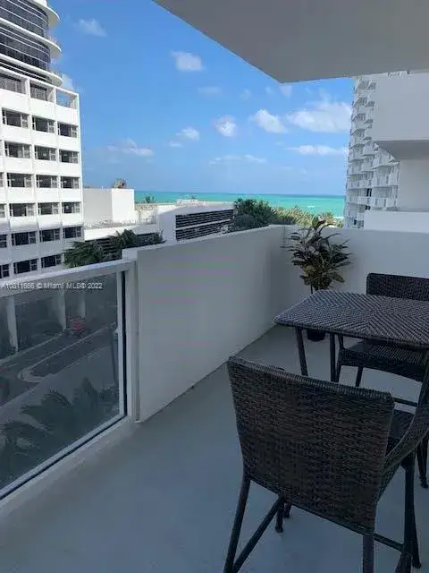 1 bedroom 1 bath Residential for sale at 100 Lincoln Rd # 608, Miami Beach FL 33139