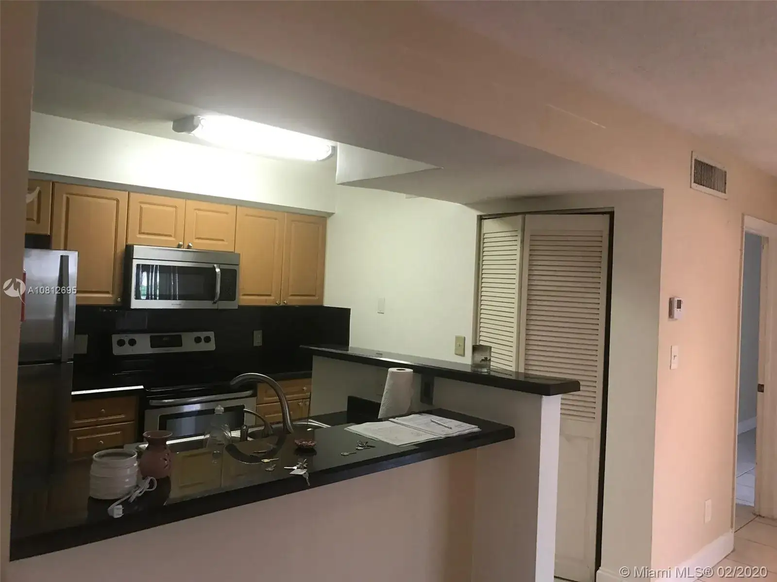 1 bedroom 1 bath Residential for sale at 530 S Park Rd # 11, Hollywood FL 33021