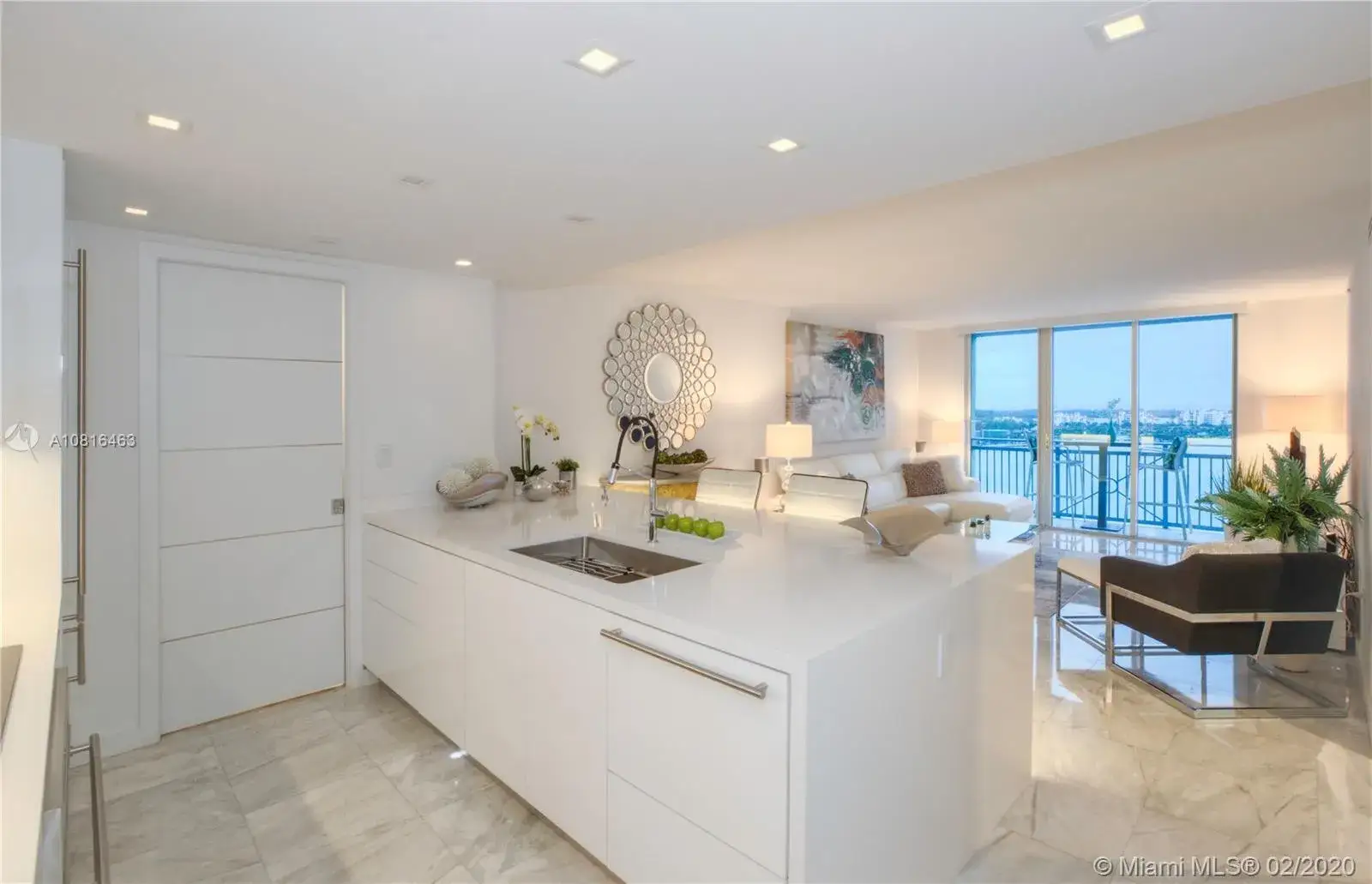 1 bedroom 1 bath Residential for sale at 90 Alton Rd # 1806, Miami Beach FL 33139