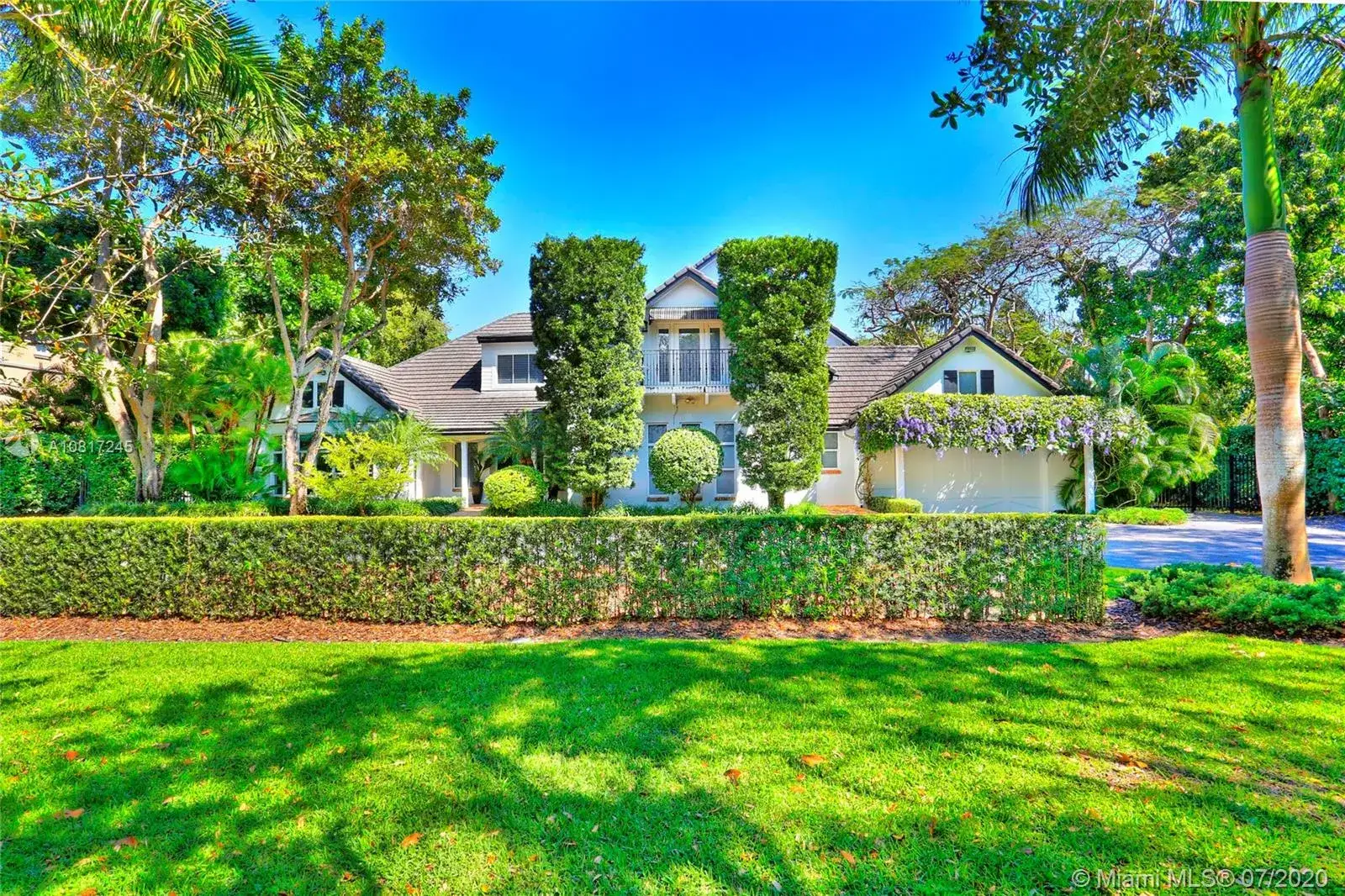 6 bedroom 6 bath Residential for sale at 10001 SW 60th Ct, Pinecrest FL 33156