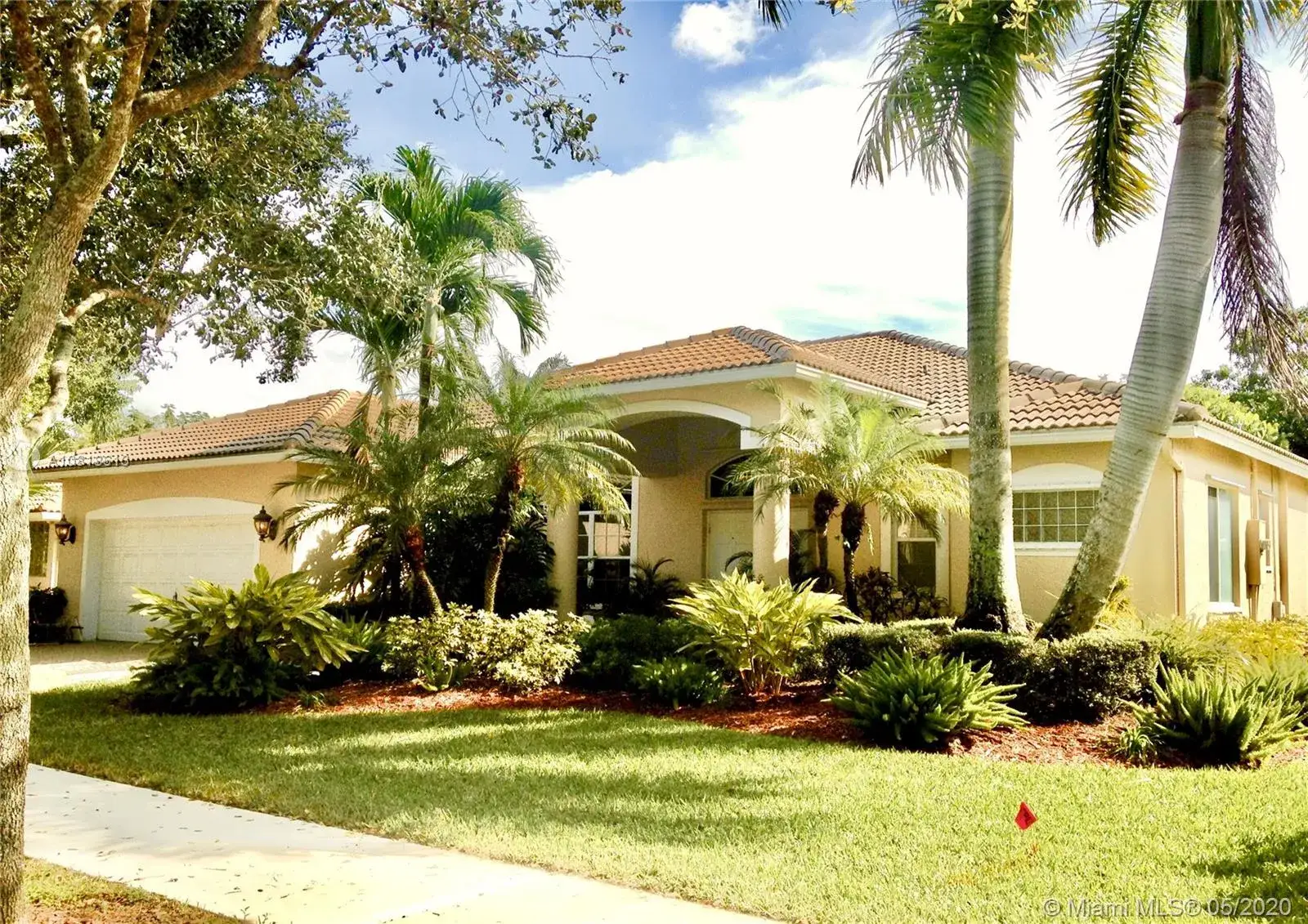 5 bedroom 3 bath Residential for sale at 3843 Oak Ridge Cir, Weston FL 33331