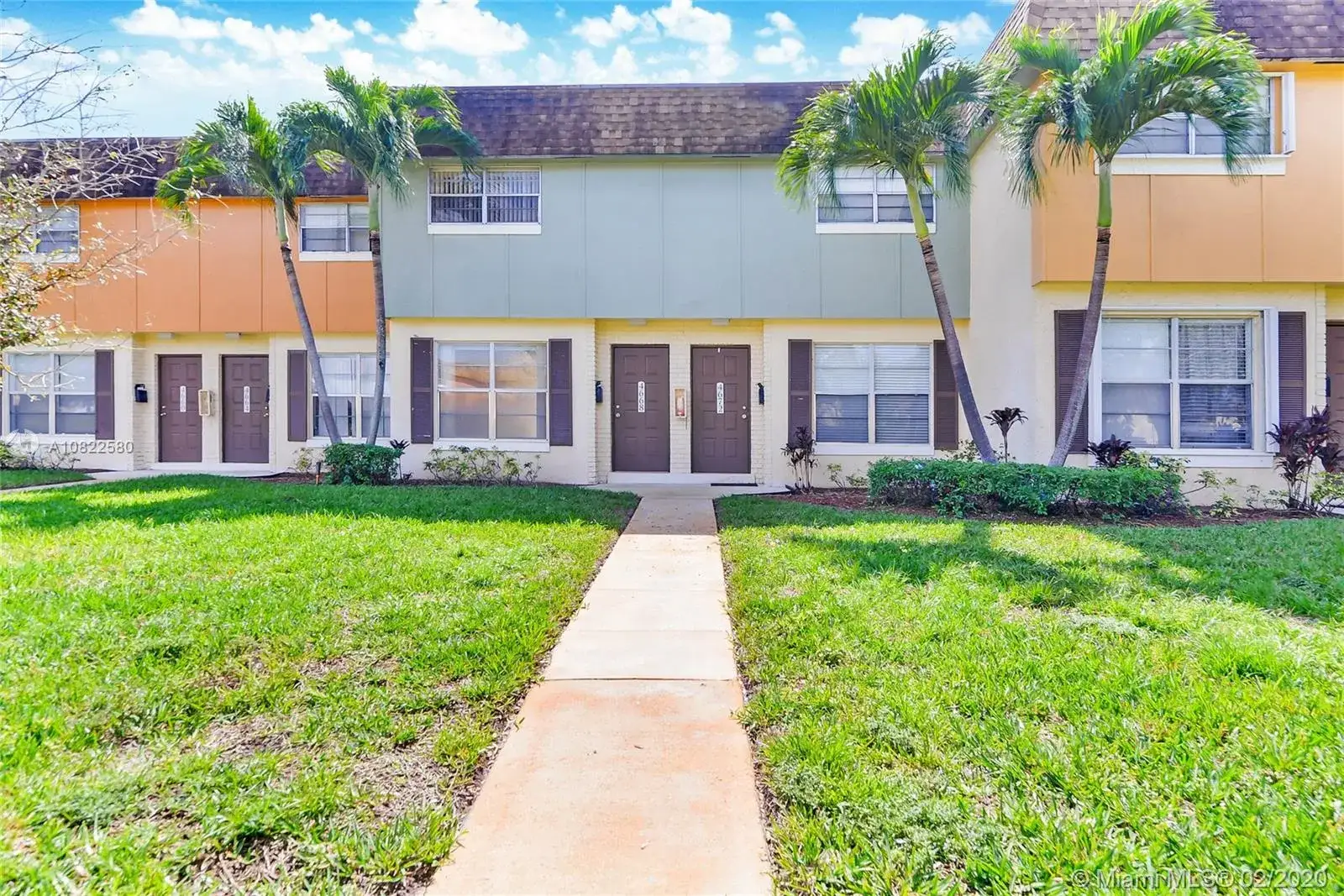 2 bedroom 1 bath Residential for sale at 4668 NW 9th Dr # 4668, Plantation FL 33317