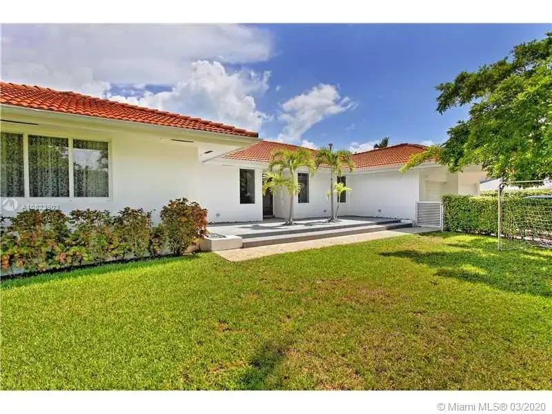 6 bedroom 6 bath Residential for sale at 31 Island Dr, Key Biscayne FL 33149