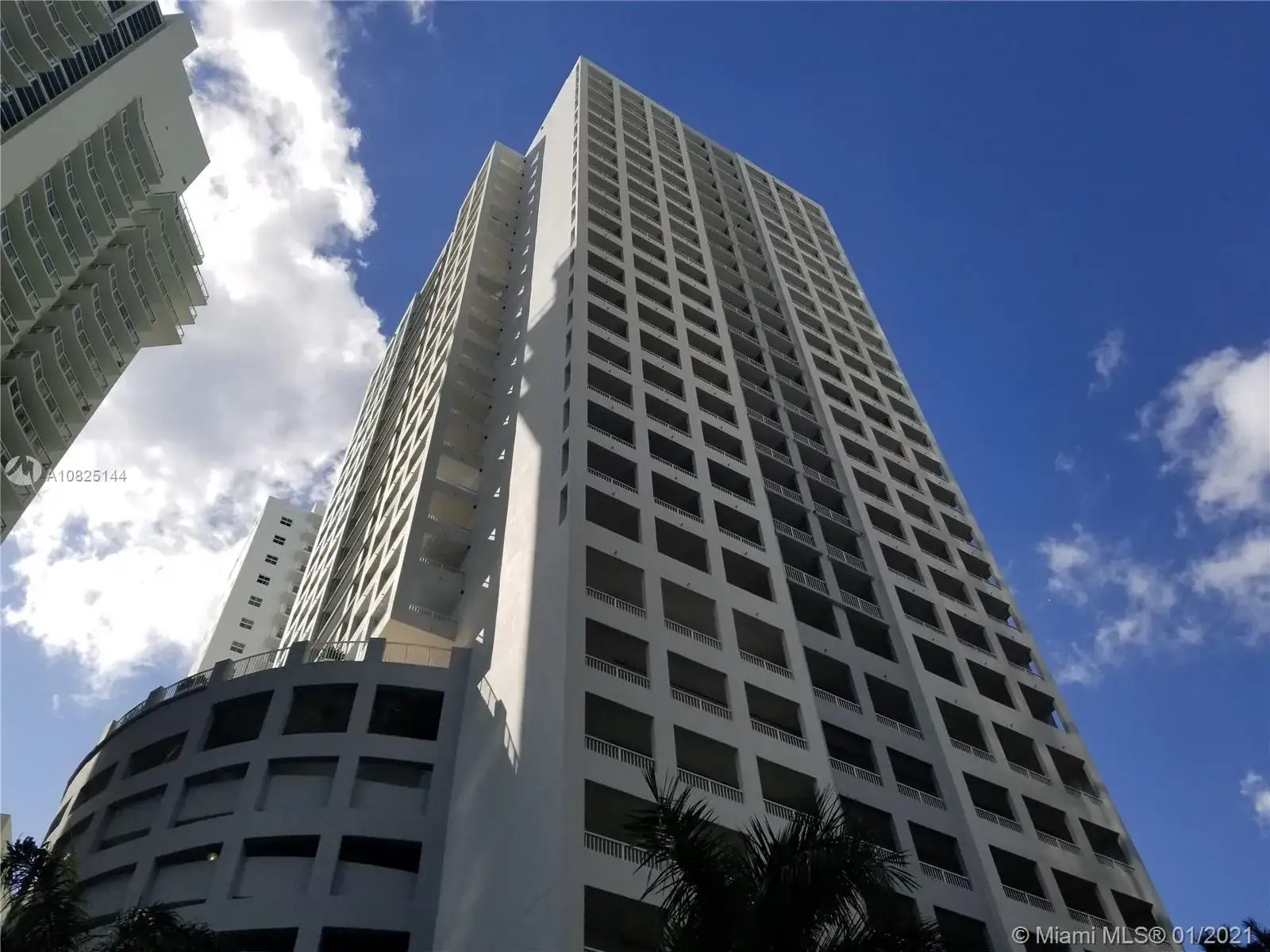1 bedroom 1 bath Residential for sale at 170 SE 14th St # 1507, Miami FL 33131