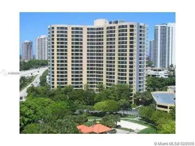 2 bedroom 2 bath Residential for sale at 3300 NE 192nd St # 517, Aventura FL 33180