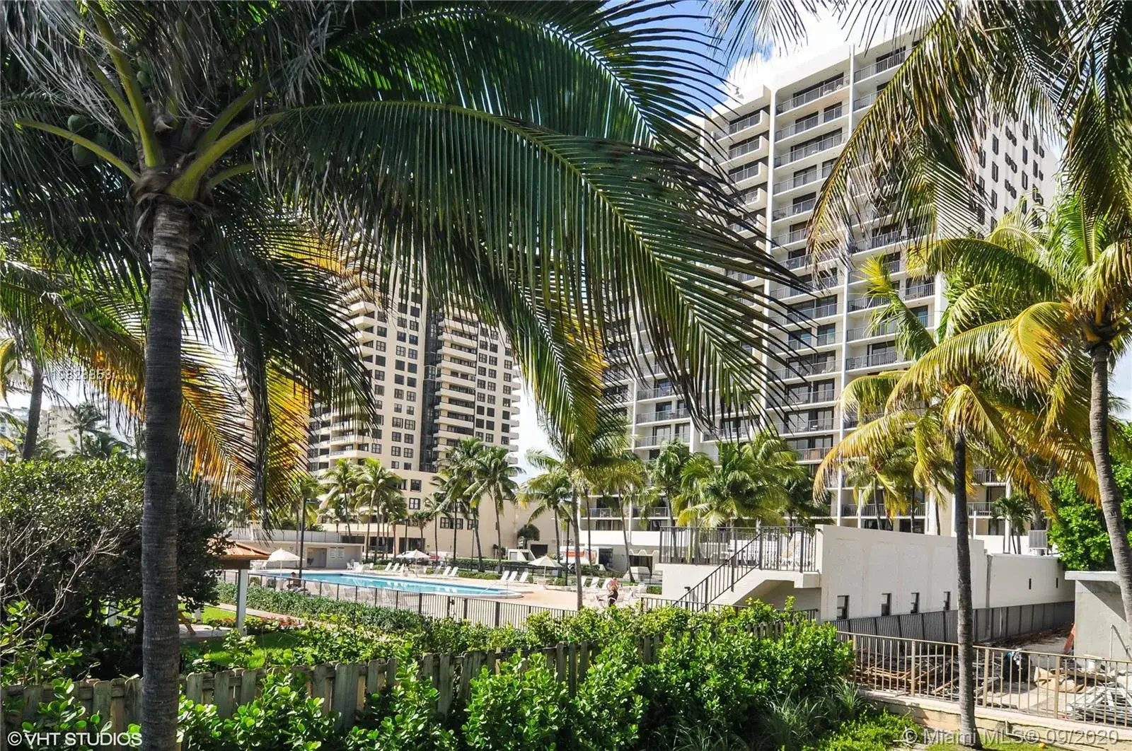 1 bedroom 1 bath Residential Lease for rent at 2625 Collins Ave # 1710, Miami Beach FL 33140