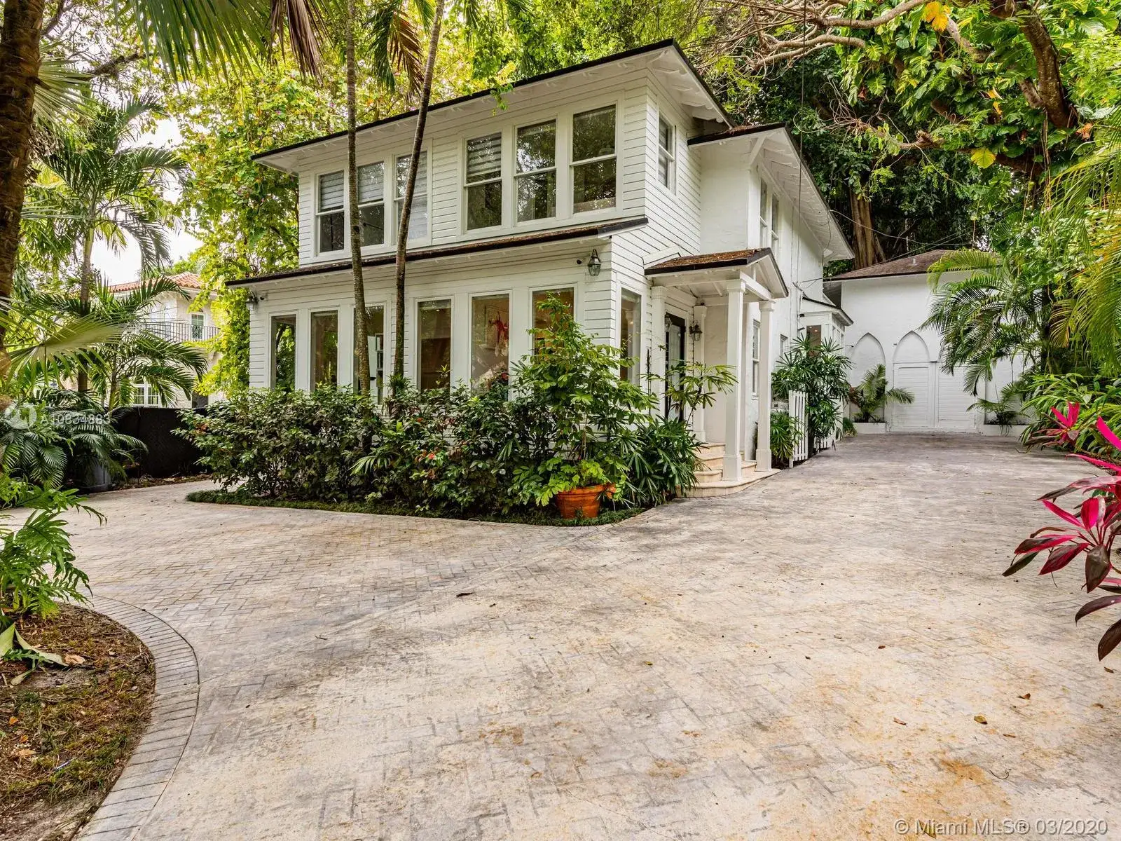5 bedroom 5 bath Residential for sale at 4286 S Douglas Rd, Coconut Grove FL 33133