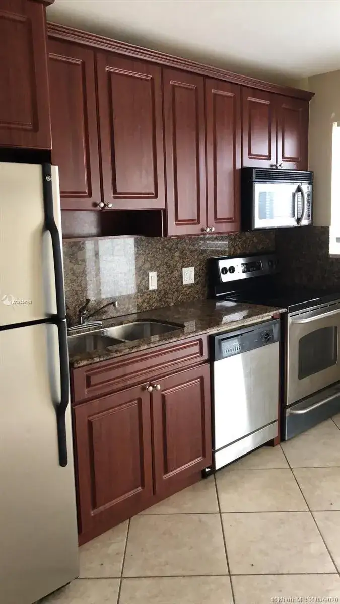 2 bedroom 1 bath Residential Lease for rent at 828 SW 2nd St # 5, Miami FL 33130