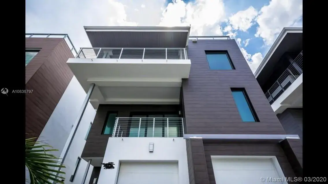 3 bedroom 3 bath Residential Lease for rent at 340 Balboa St, Hollywood FL 33019