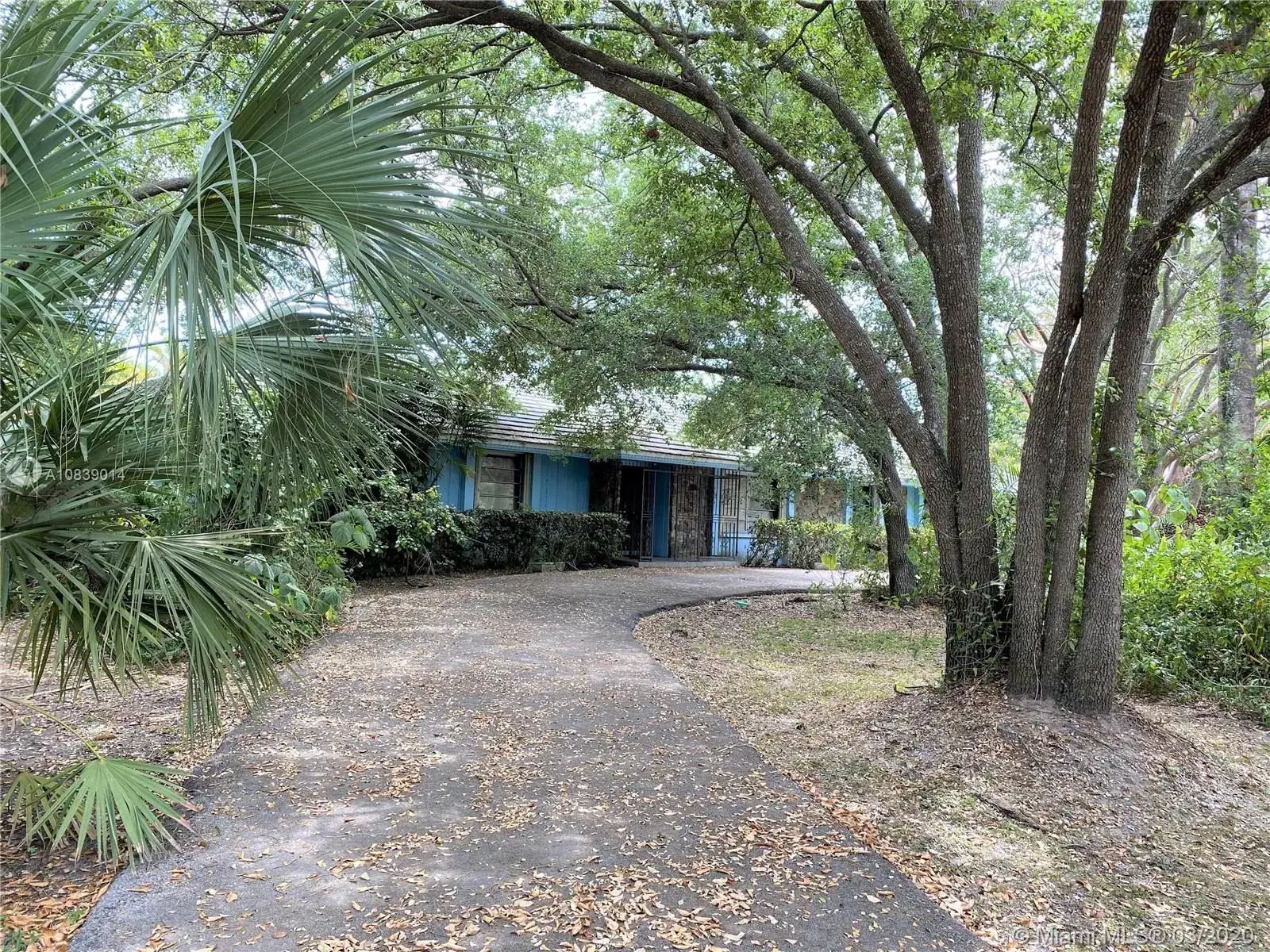 5 bedroom 4 bath Residential for sale at 15445 Old Cutler Rd, Palmetto Bay FL 33157