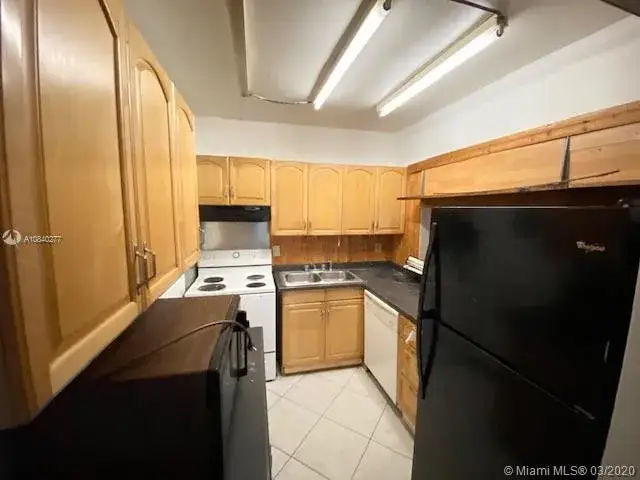 2 bedroom 1 bath Residential Lease for rent at 2917 Plunkett St # 15C, Hollywood FL 33020