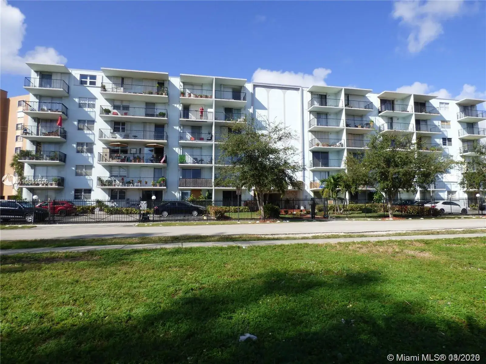 2 bedroom 2 bath Residential for sale at 12500 NE 15th Ave # 405, North Miami FL 33161