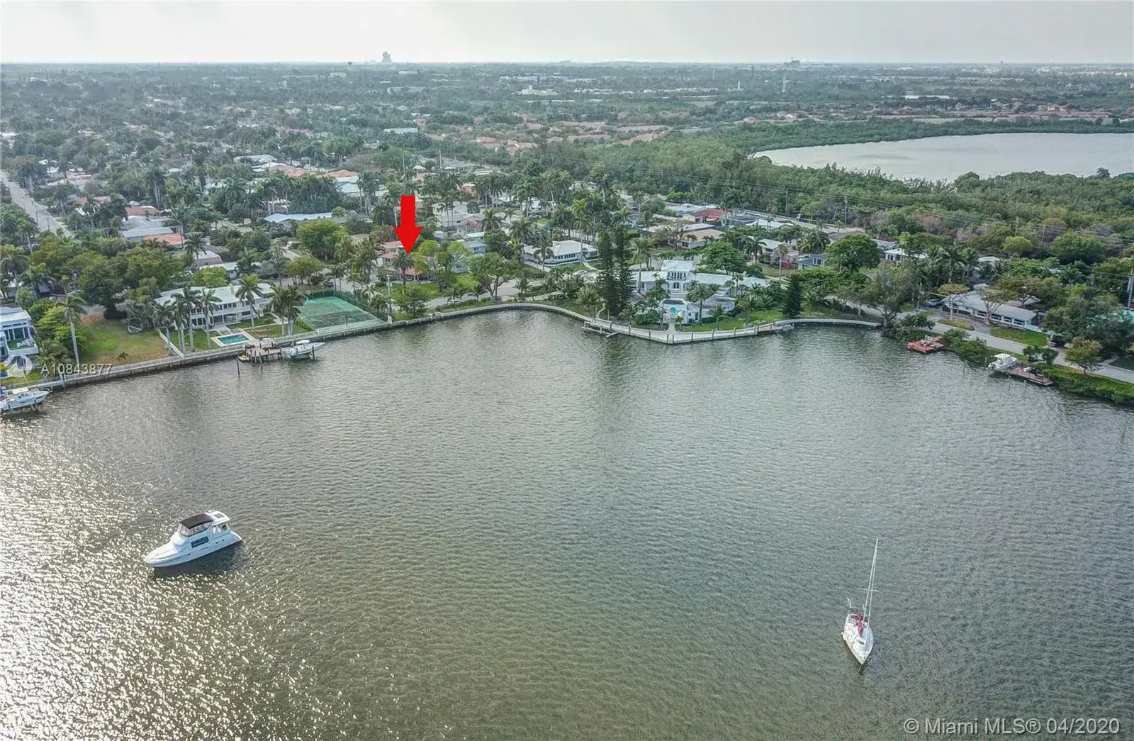 6 bedroom 5 bath Residential Lease for rent at 911 N Northlake Dr, Hollywood FL 33019