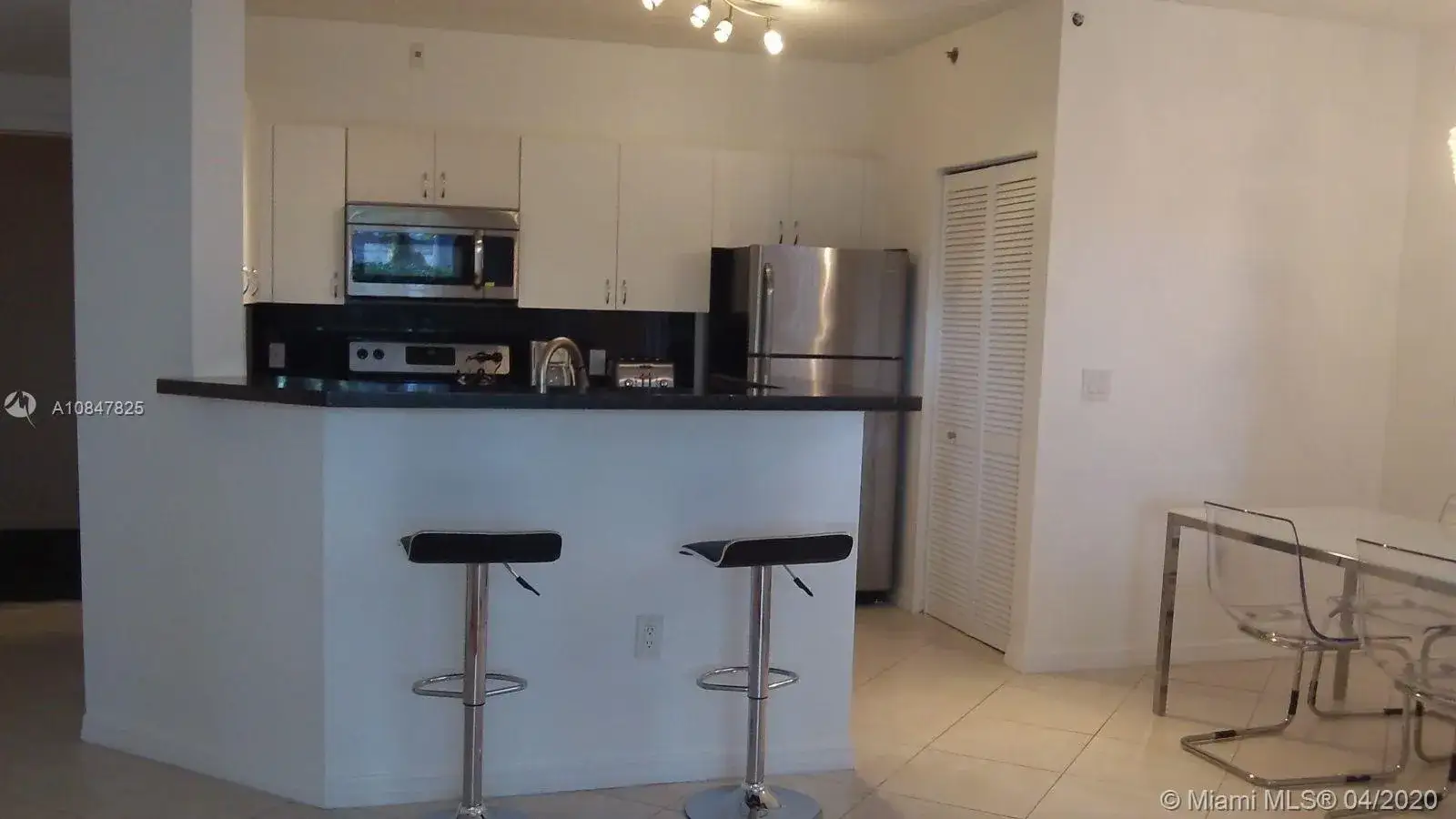 1 bedroom 1 bath Residential for sale at 19501 E Country Club Dr # 104, Aventura FL 33180