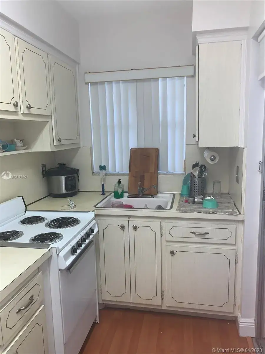 1 bedroom 1 bath Residential Lease for rent at 141 NE 10th Ave # 25C, Hallandale Beach FL 33009