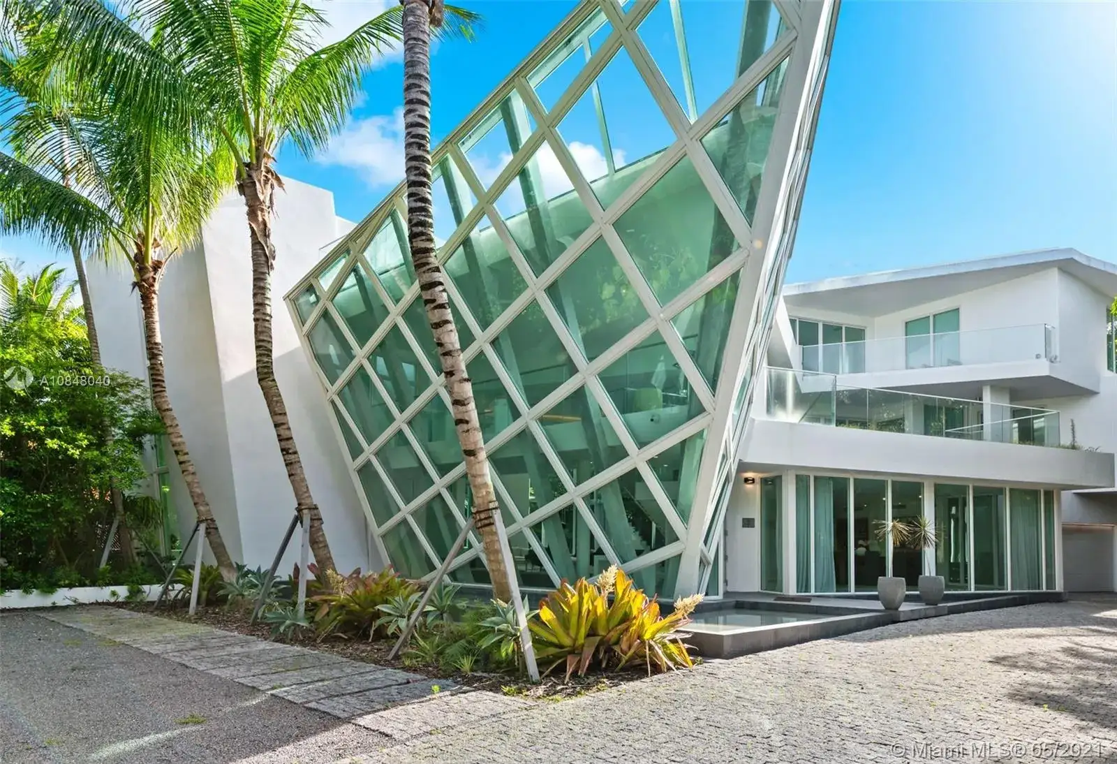 6 bedroom 7 bath Residential for sale at 480 Ocean Blvd, Golden Beach FL 33160