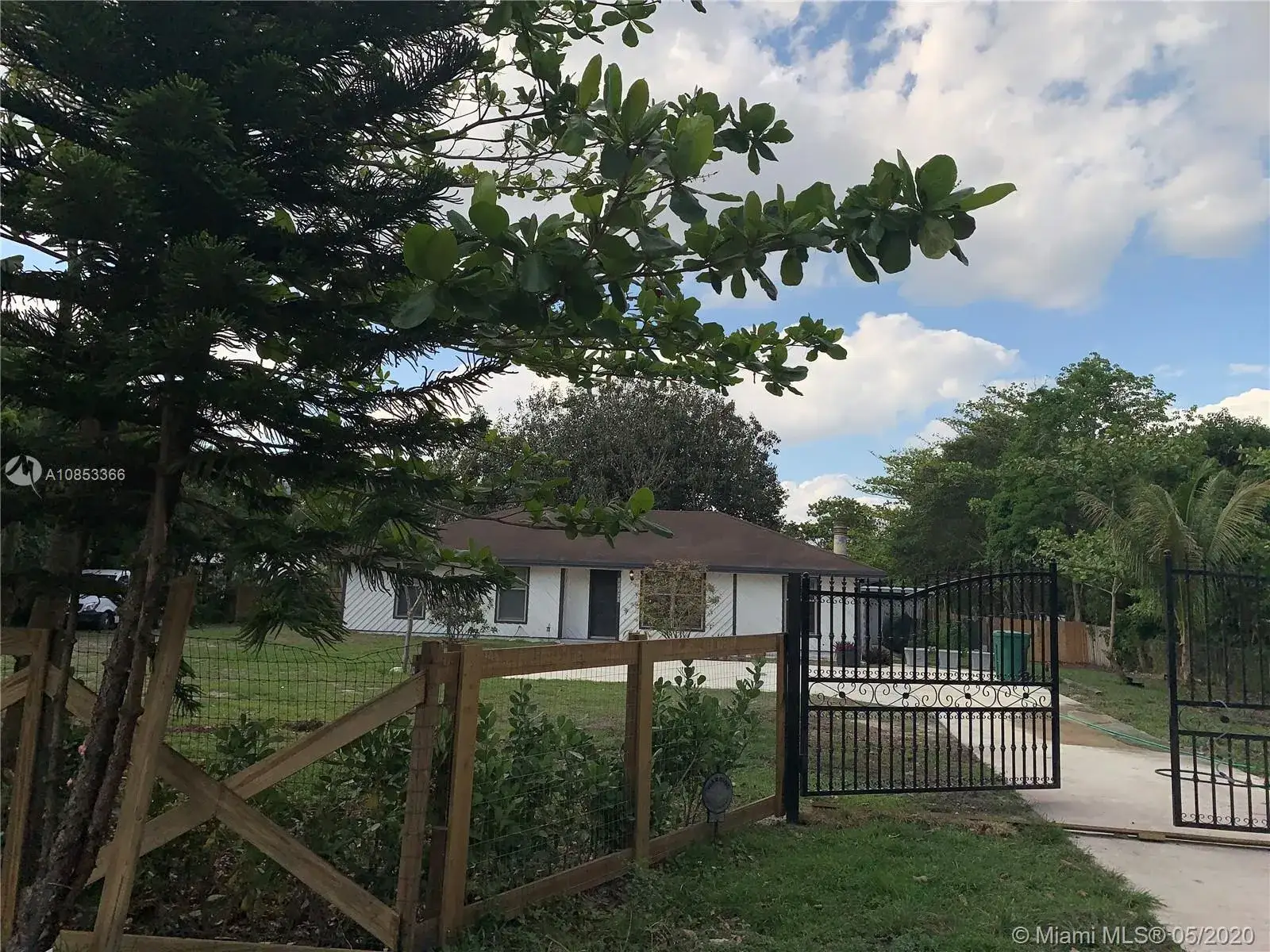 3 bedroom 2 bath Residential Lease for rent at 11091 SW 28th Ct, Davie FL 33328