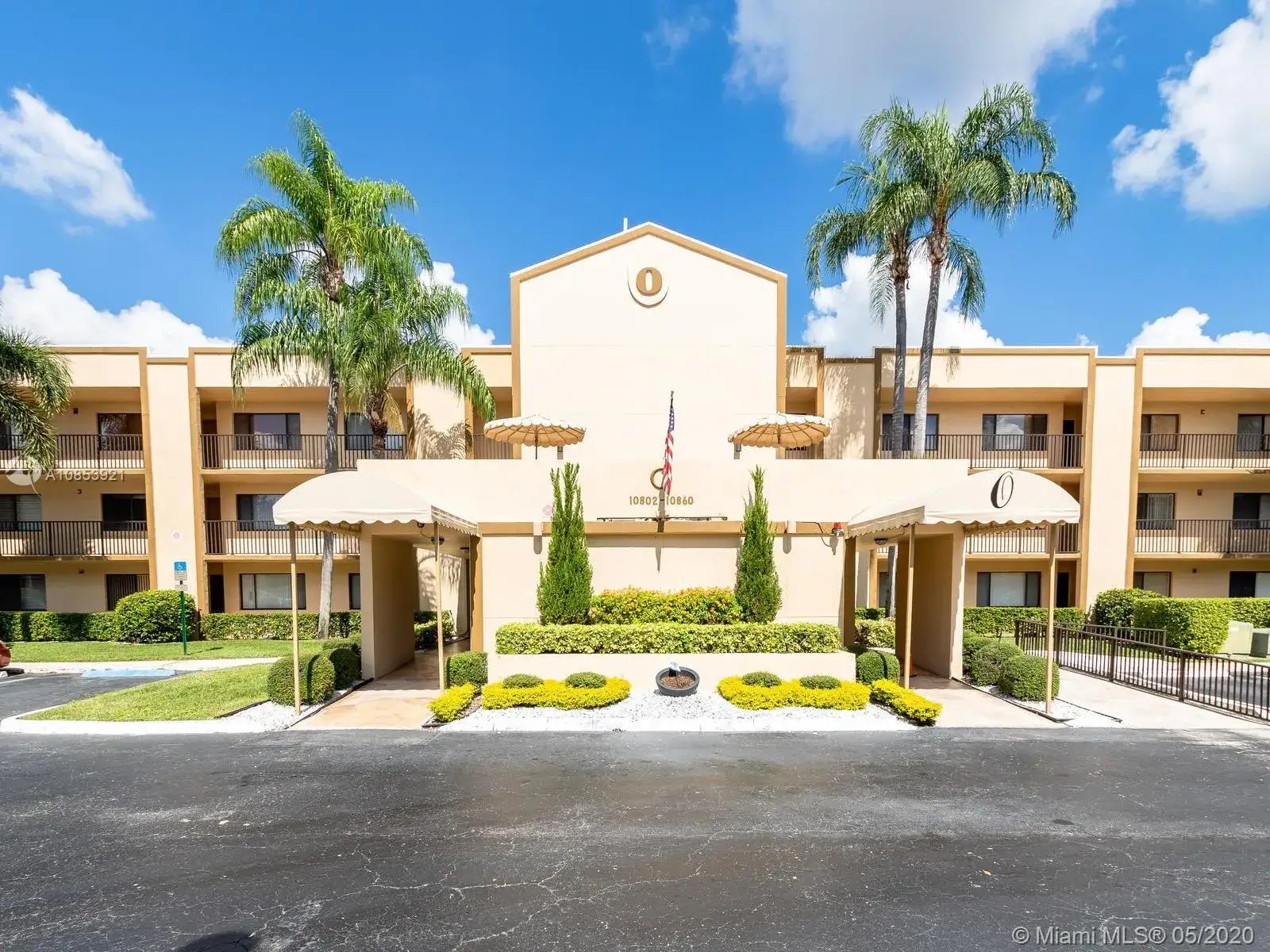 2 bedroom 2 bath Residential for sale at 10818 W Clairmont Cir # 102, Tamarac FL 33321