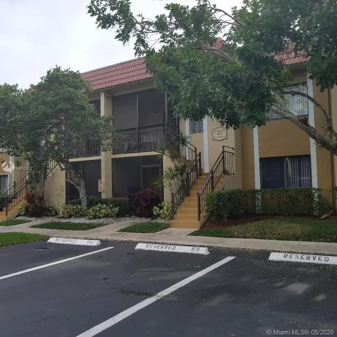 2 bedroom 2 bath Residential for sale at 327 Lakeview Dr # 103, Weston FL 33326
