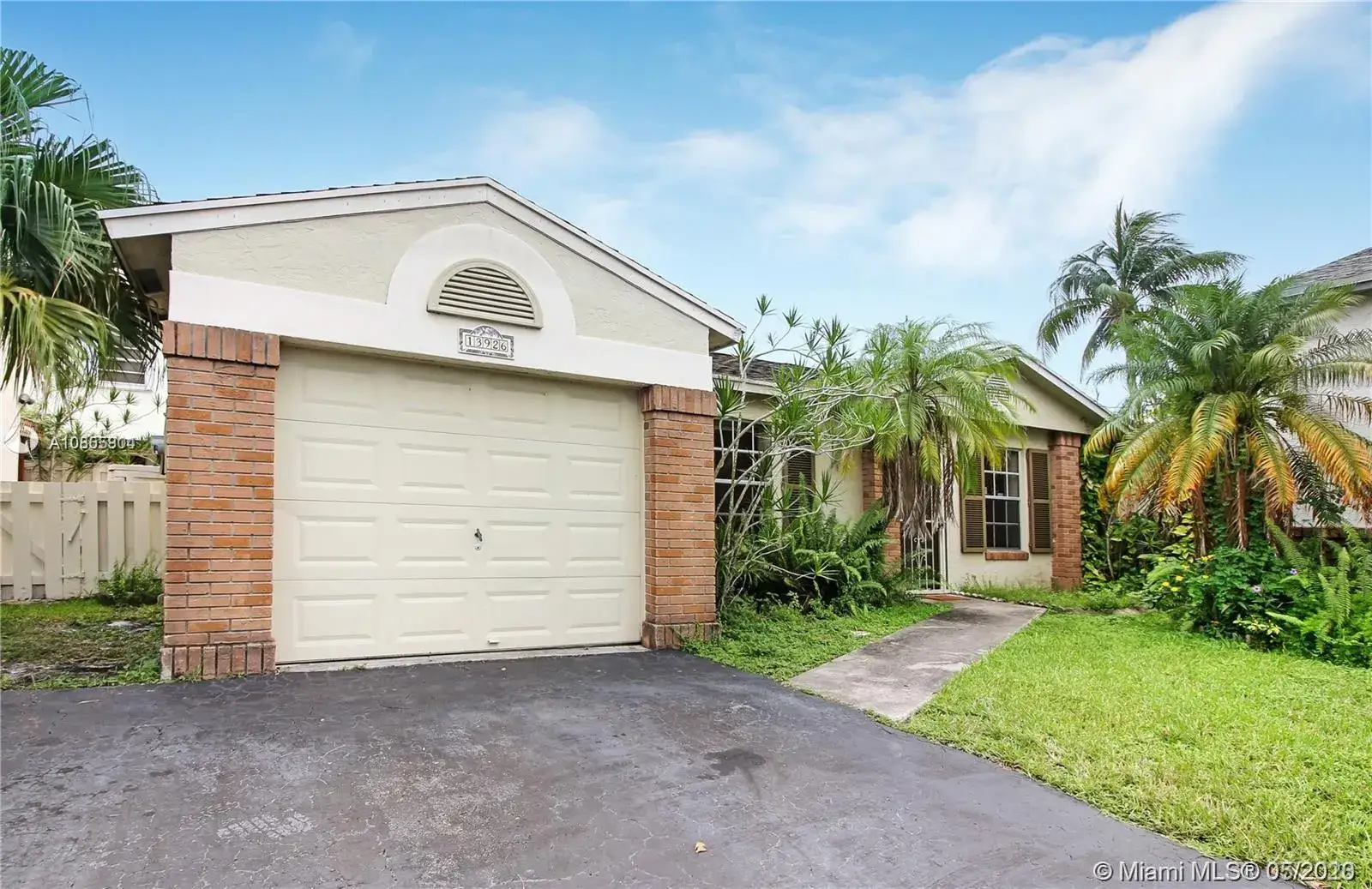 3 bedroom 2 bath Residential Lease for rent at 13926 Langley Pl # 0, Davie FL 33325