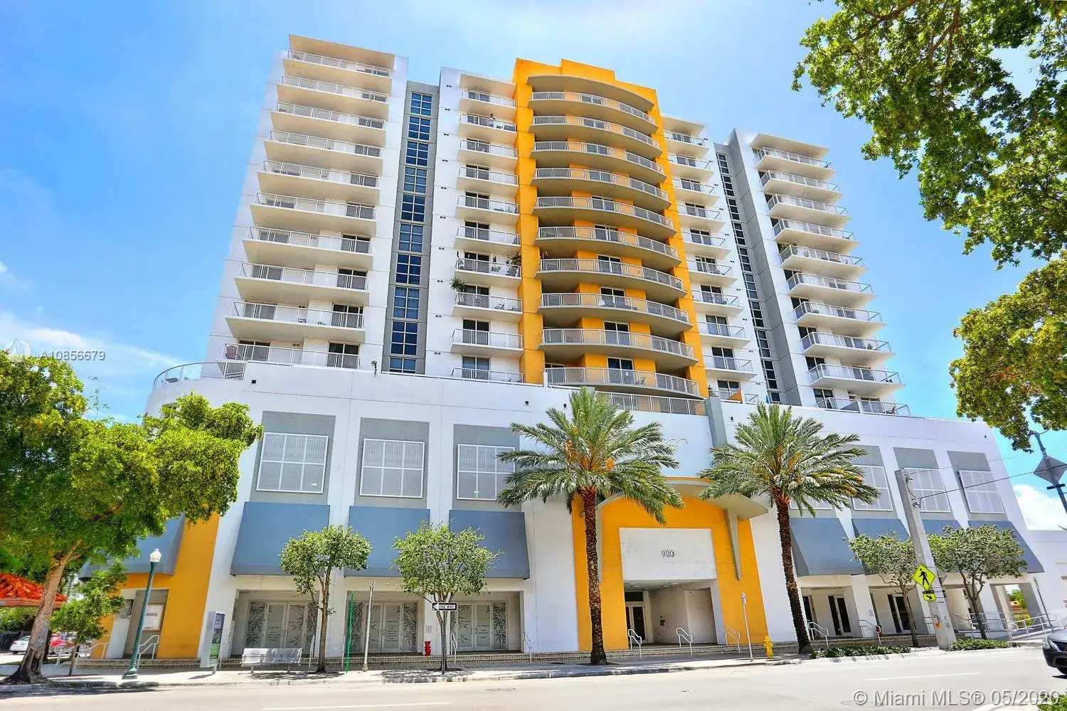 1 bedroom 1 bath Residential for sale at 900 SW 8th St # 1110, Miami FL 33130