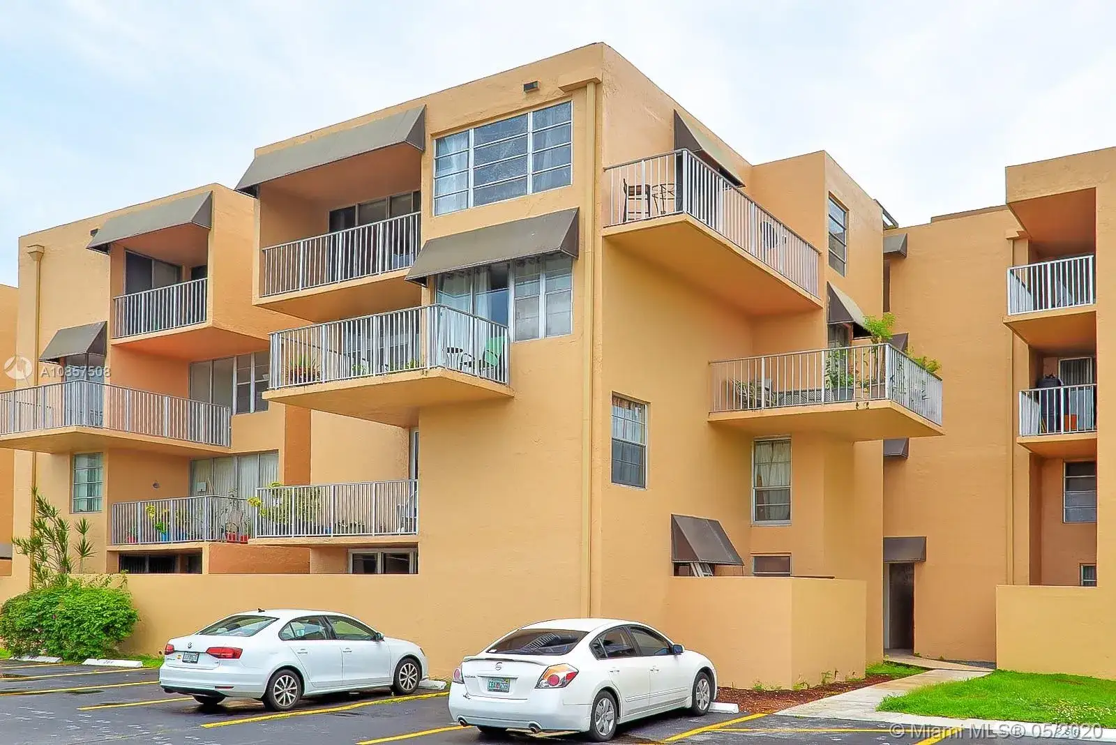 3 bedroom 2 bath Residential for sale at 10700 SW 108th Ave # C416, Miami FL 33176