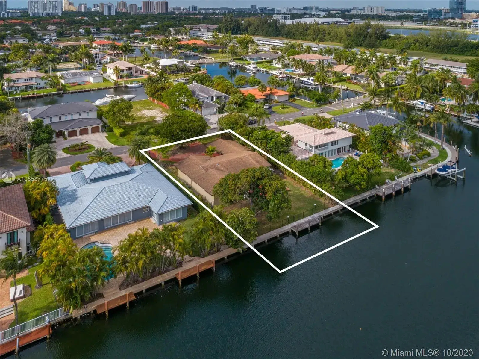 7 bedroom 7 bath Residential for sale at 478 Tamarind Dr, Hallandale Beach FL 33009