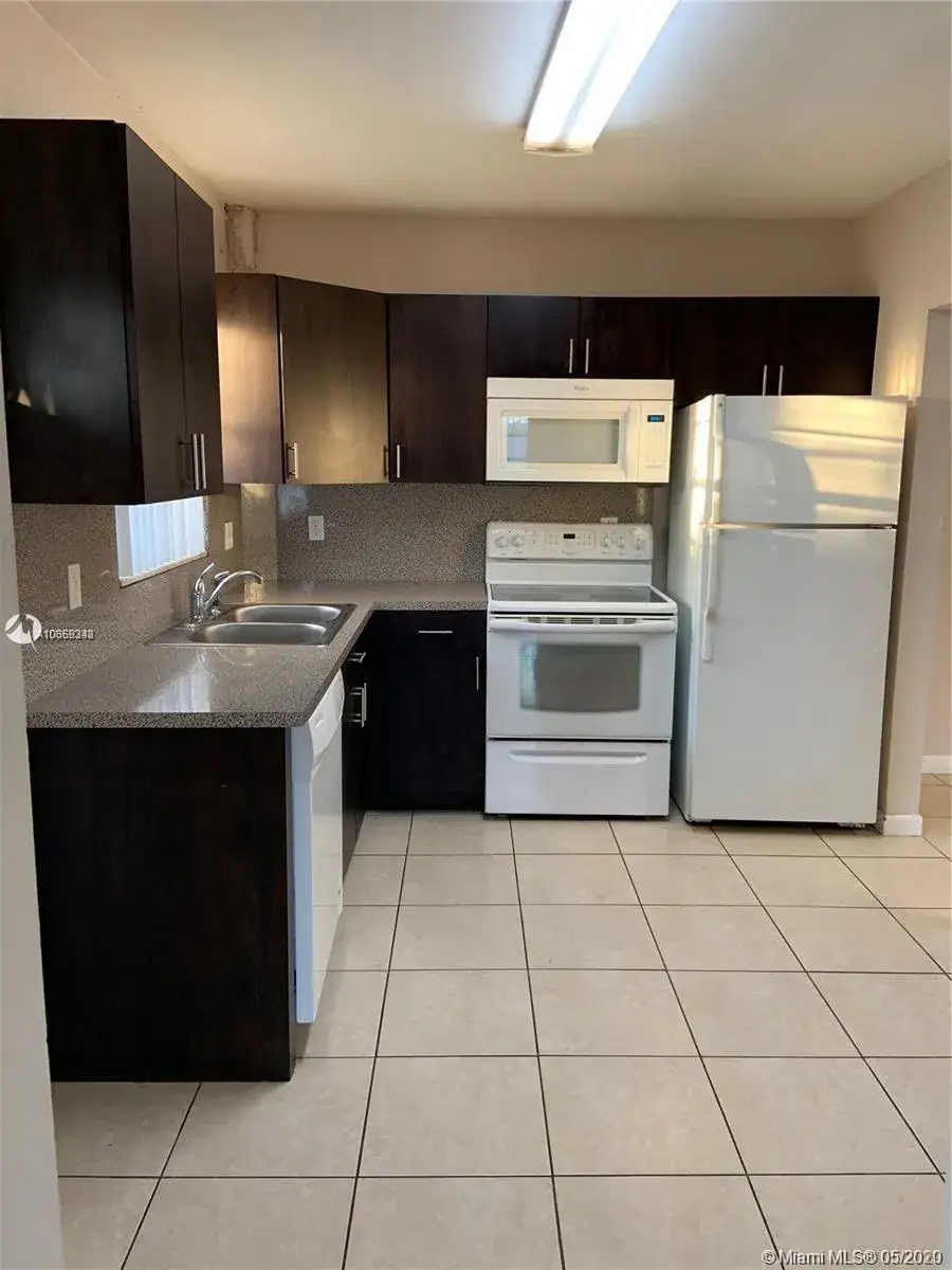 3 bedroom 2 bath Residential Lease for rent at 2840 Fillmore St # 10, Hollywood FL 33020