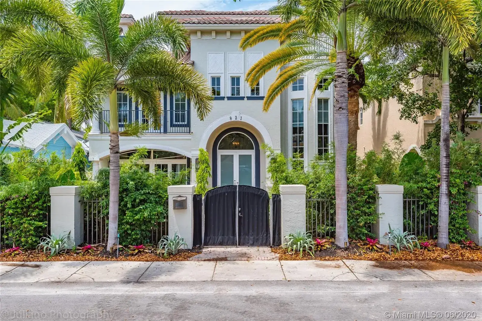 4 bedroom 5 bath Residential for sale at 821 SE 2nd Ct, Fort Lauderdale FL 33301
