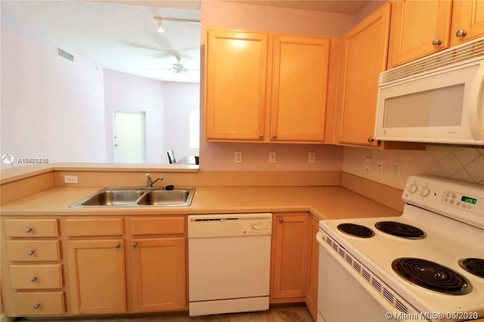 1 bedroom 1 bath Residential for sale at 6001 SW 70th St # 117, South Miami FL 33143